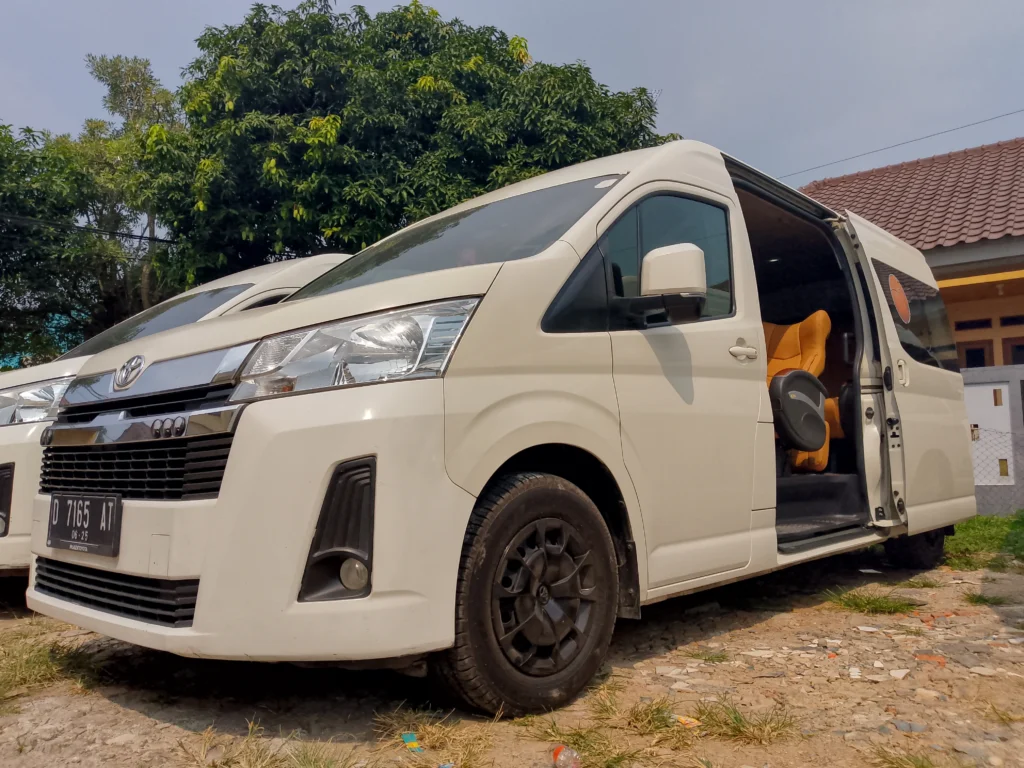 Sewa Kapal Phinisi Privat